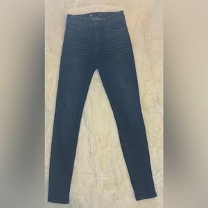Kut from Kloth stretchy denim jeans. Size 4